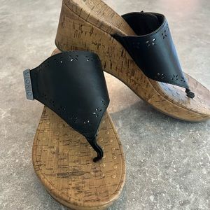 Vionic Antra black wedge adjustable 9m sandals